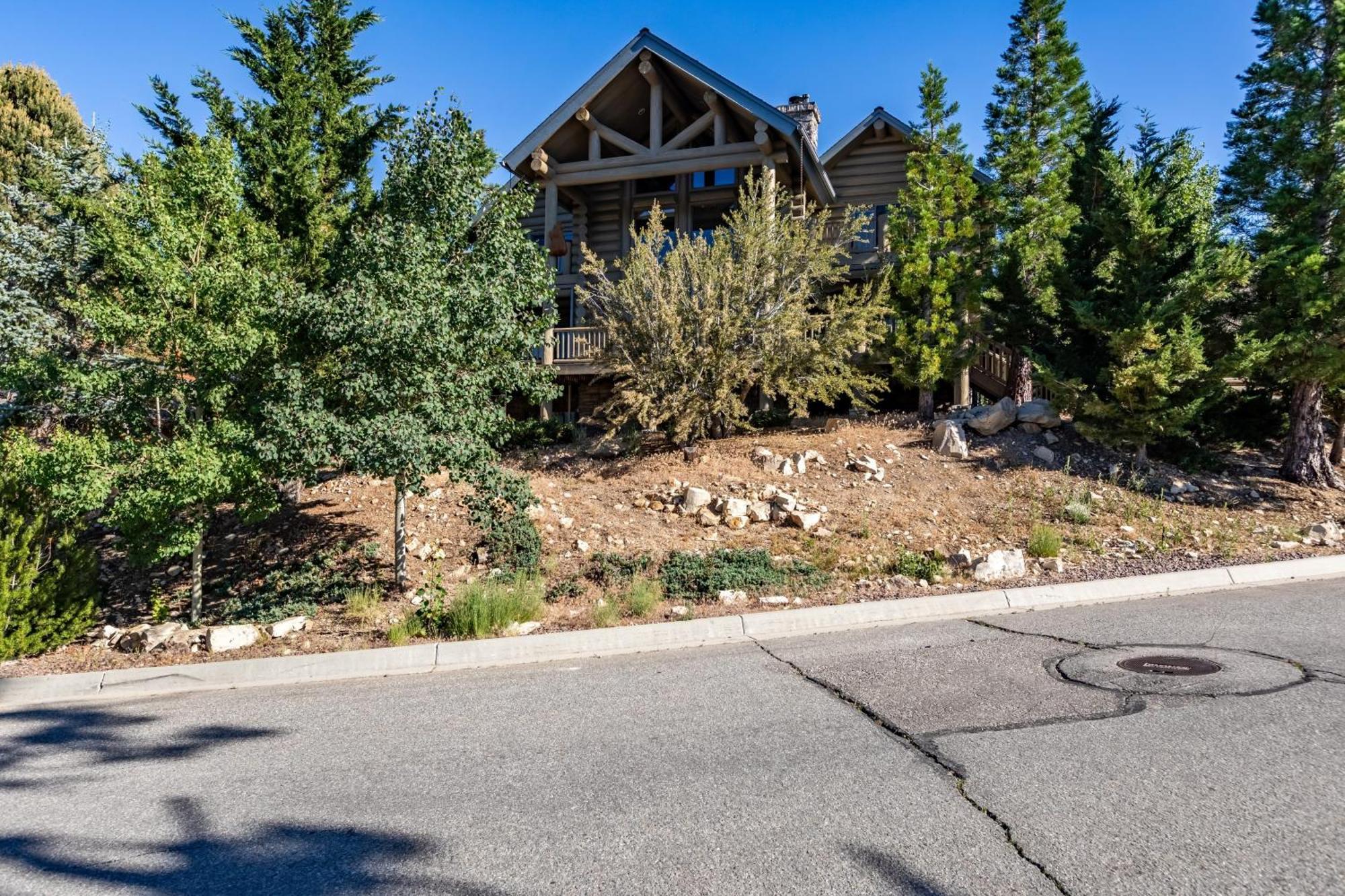 Penticton Lodge By Avantstay Log Cabin Home W Incredible Views Large Patio Hot Tub Big Bear Lake Exterior photo