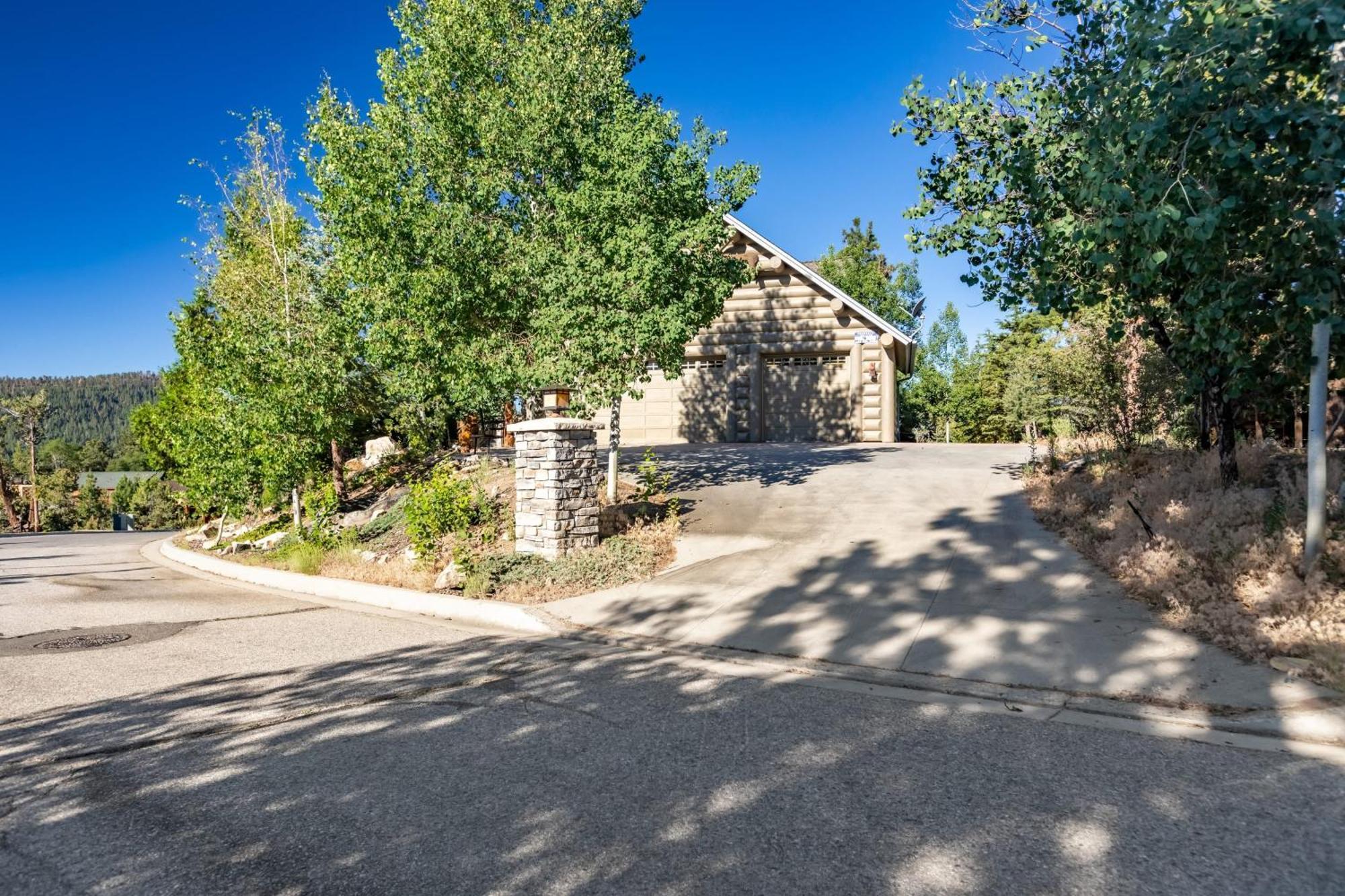 Penticton Lodge By Avantstay Log Cabin Home W Incredible Views Large Patio Hot Tub Big Bear Lake Exterior photo