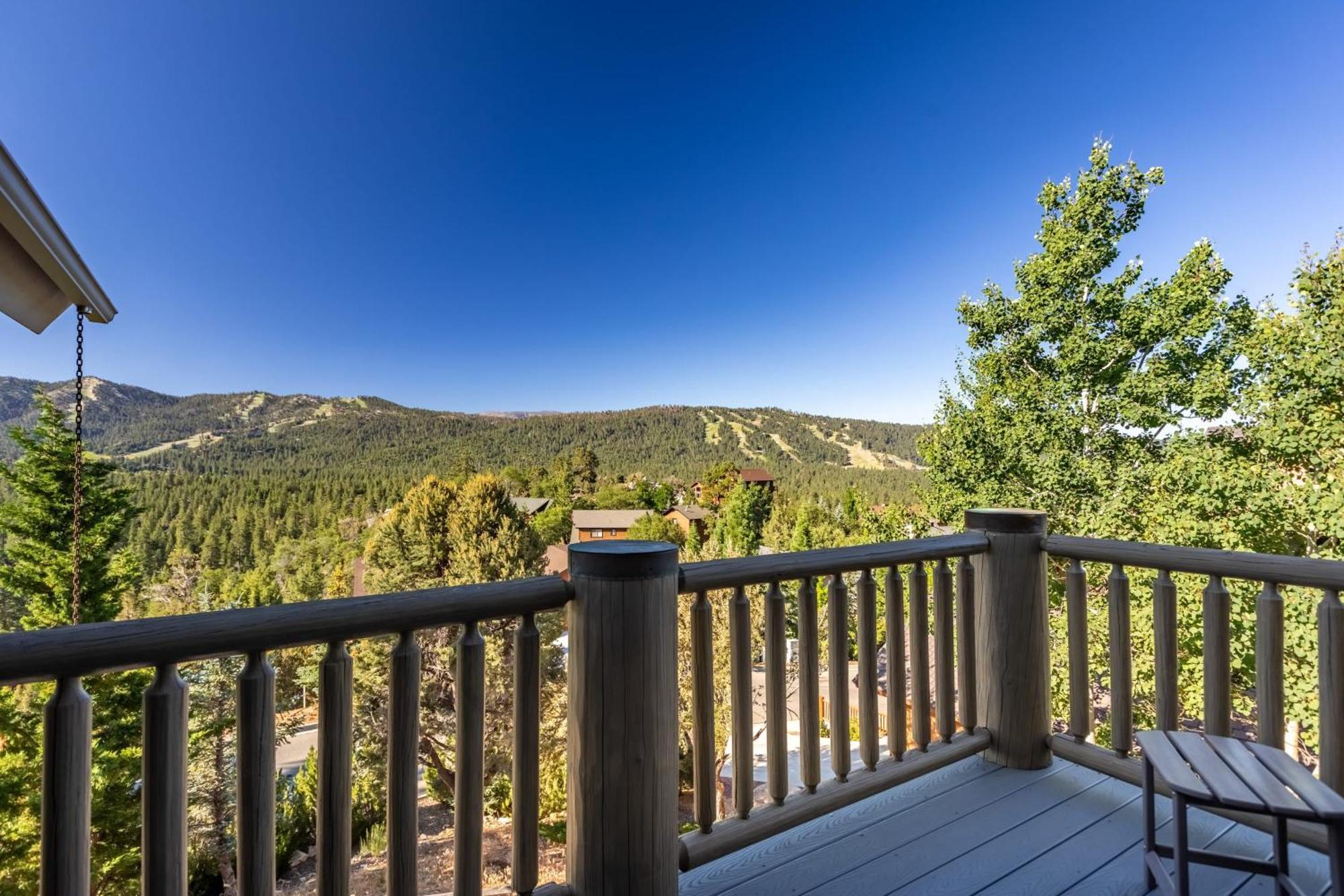 Penticton Lodge By Avantstay Log Cabin Home W Incredible Views Large Patio Hot Tub Big Bear Lake Exterior photo