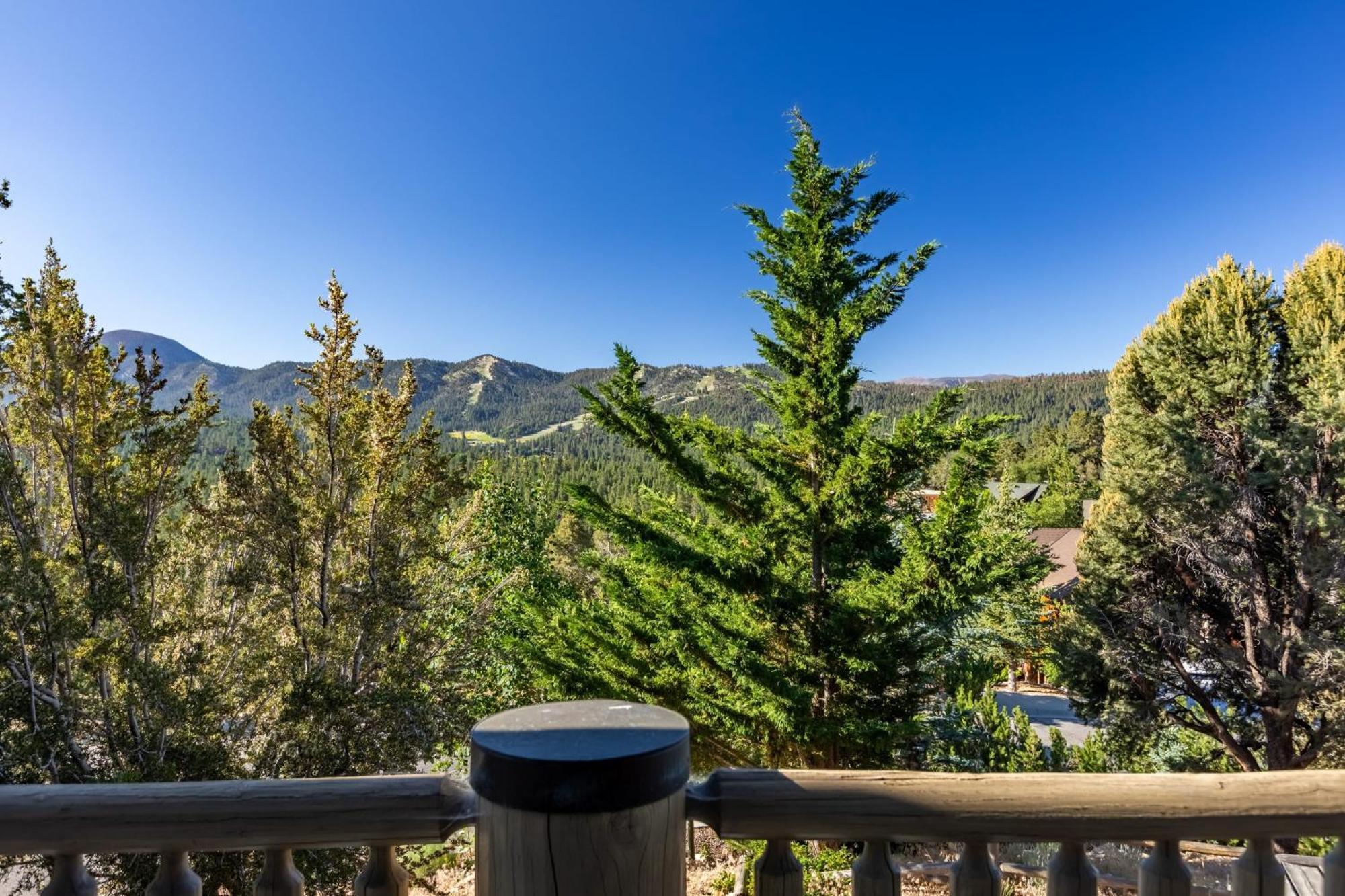 Penticton Lodge By Avantstay Log Cabin Home W Incredible Views Large Patio Hot Tub Big Bear Lake Exterior photo