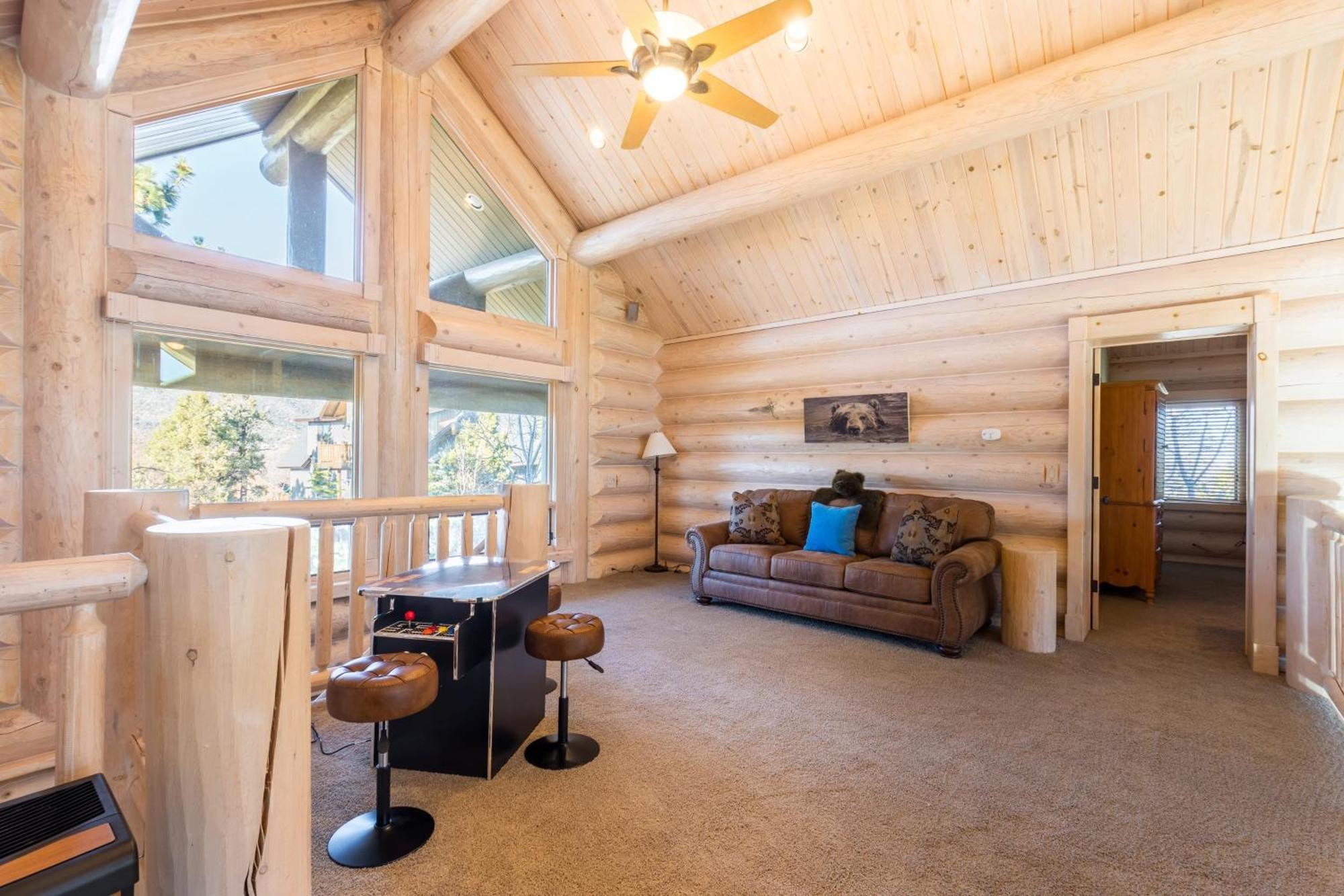 Penticton Lodge By Avantstay Log Cabin Home W Incredible Views Large Patio Hot Tub Big Bear Lake Exterior photo